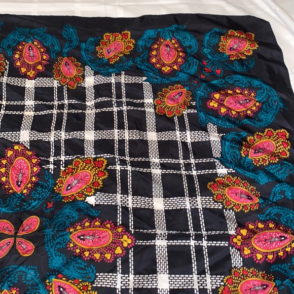 Vintage Diane Von Furstenberg Paisley Scarf 43” x 43” - Picture 6 of 16